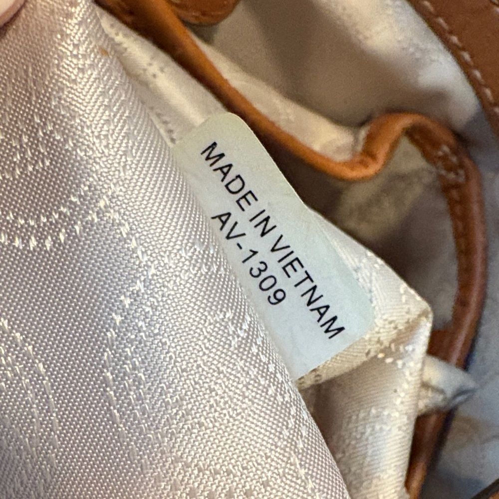 Michael Kors Bag Purse Handbag Cynthia Vanilla PVC Medium Signature Logo Satchel - Picture 16 of 16